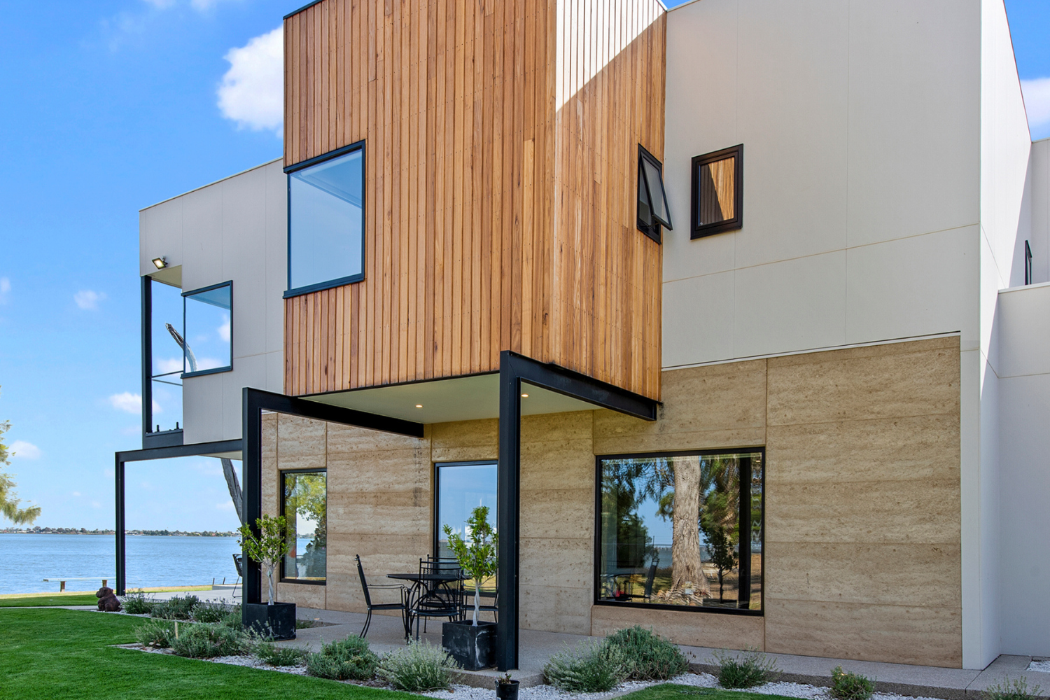 Lake Mulwala Residence 1